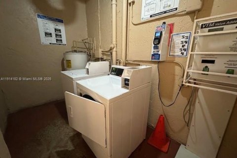 Condo in Sweetwater, Florida, 3 bedrooms  № 2015818 - photo 21