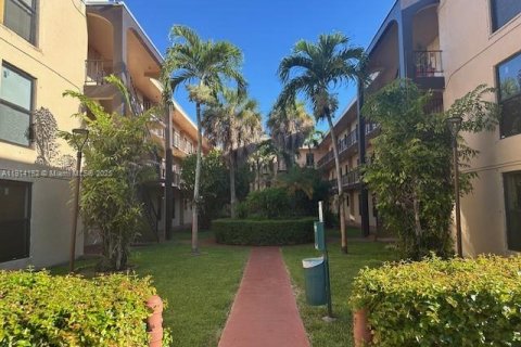 Condo in Sweetwater, Florida, 3 bedrooms  № 2015818 - photo 25