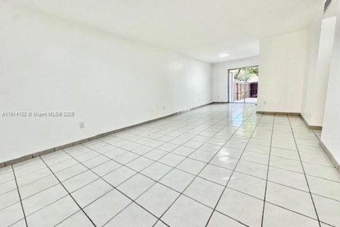 Condo in Sweetwater, Florida, 3 bedrooms  № 2015818 - photo 19