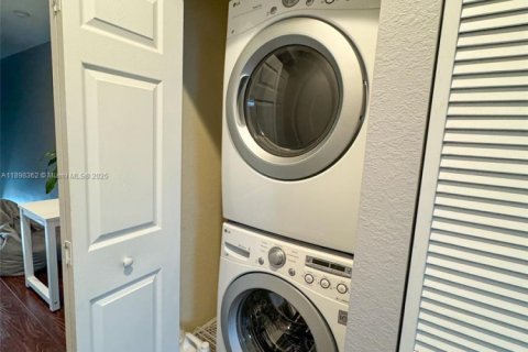 Condominio en alquiler en Pembroke Pines, Florida, 3 dormitorios, 162.11 m2 № 1950064 - foto 20