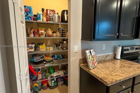 Condominio en alquiler en Pembroke Pines, Florida, 3 dormitorios, 162.11 m2 № 1950064 - foto 9