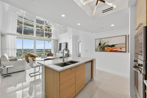 Condo in Pompano Beach, Florida, 2 bedrooms  № 1971155 - photo 7