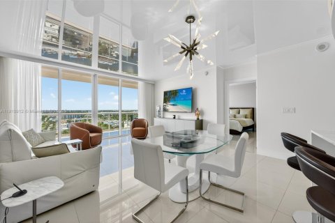 Condo in Pompano Beach, Florida, 2 bedrooms  № 1971155 - photo 9