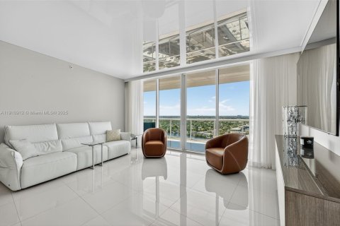 Condo in Pompano Beach, Florida, 2 bedrooms  № 1971155 - photo 11