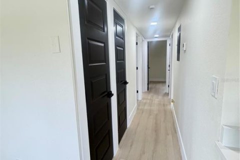 Casa en venta en Tampa, Florida, 4 dormitorios, 150.87 m2 № 2322830 - foto 30