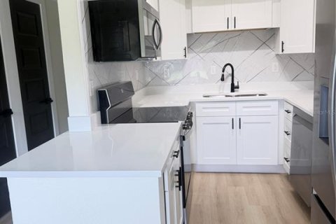 Casa en venta en Tampa, Florida, 4 dormitorios, 150.87 m2 № 2322830 - foto 9