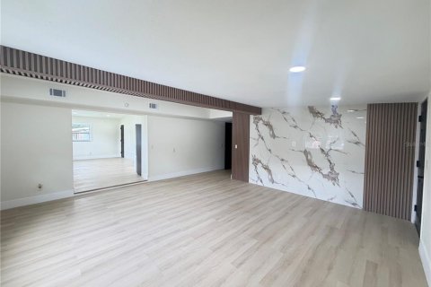 Casa en venta en Tampa, Florida, 4 dormitorios, 150.87 m2 № 2322830 - foto 17