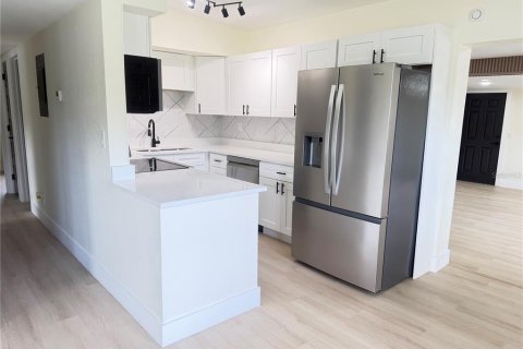 Casa en venta en Tampa, Florida, 4 dormitorios, 150.87 m2 № 2322830 - foto 10