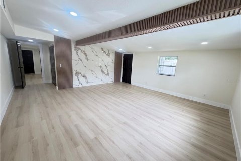 Casa en venta en Tampa, Florida, 4 dormitorios, 150.87 m2 № 2322830 - foto 19