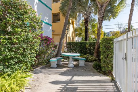 Condo in Miami Beach, Florida, 1 bedroom  № 1800840 - photo 22