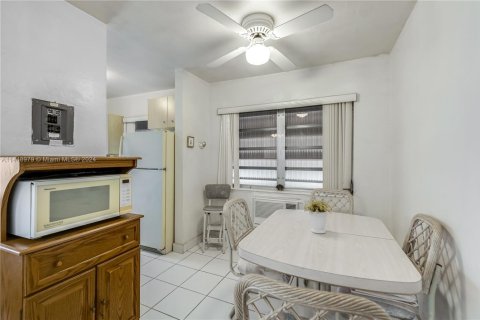 Condo in Miami Beach, Florida, 1 bedroom  № 1800840 - photo 9