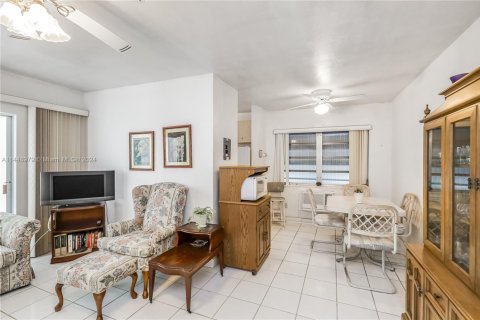 Condo in Miami Beach, Florida, 1 bedroom  № 1800840 - photo 3