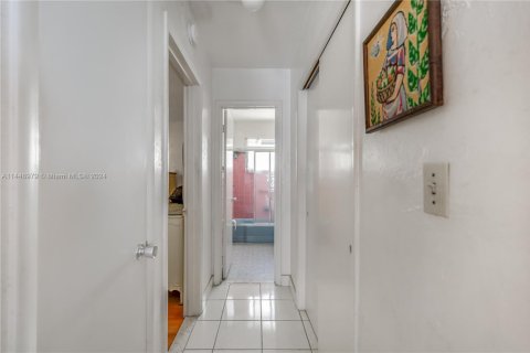 Condo in Miami Beach, Florida, 1 bedroom  № 1800840 - photo 14