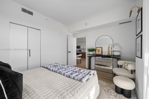 Condo in Miami, Florida, 1 bedroom  № 2155067 - photo 9