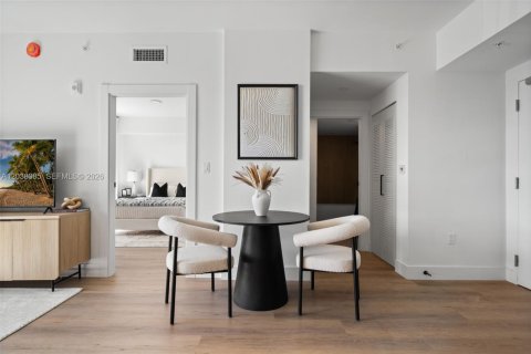 Condo in Miami, Florida, 1 bedroom № 2155067