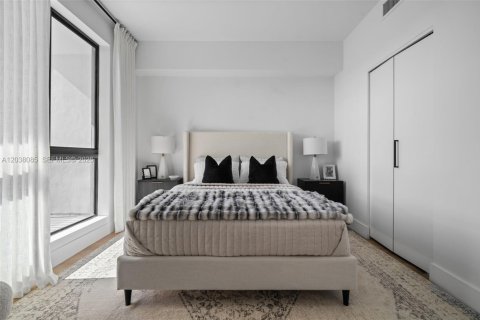 Condo in Miami, Florida, 1 bedroom  № 2155067 - photo 7