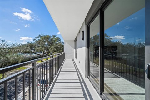 Condo in Miami, Florida, 1 bedroom  № 2155067 - photo 13