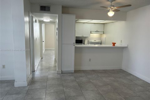Copropriété à louer à North Miami, Floride: 1 chambre, 67.54 m2 № 1938994 - photo 10