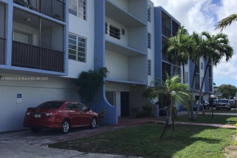 Copropriété à louer à North Miami, Floride: 1 chambre, 67.54 m2 № 1938994 - photo 2