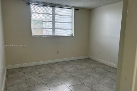 Copropriété à louer à North Miami, Floride: 1 chambre, 67.54 m2 № 1938994 - photo 17