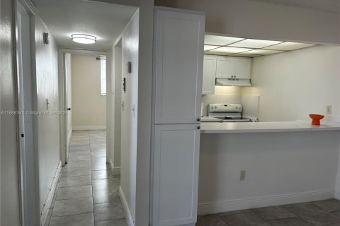 Copropriété à louer à North Miami, Floride: 1 chambre, 67.54 m2 № 1938994 - photo 11