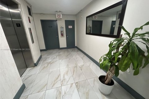 Copropriété à louer à North Miami, Floride: 1 chambre, 67.54 m2 № 1938994 - photo 5
