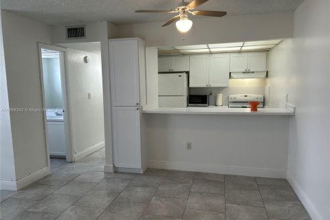 Copropriété à louer à North Miami, Floride: 1 chambre, 67.54 m2 № 1938994 - photo 12