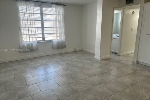 Copropriété à louer à North Miami, Floride: 1 chambre, 67.54 m2 № 1938994 - photo 8