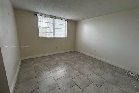 Copropriété à louer à North Miami, Floride: 1 chambre, 67.54 m2 № 1938994 - photo 16