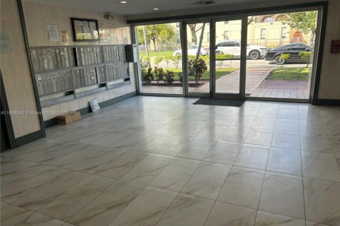 Copropriété à louer à North Miami, Floride: 1 chambre, 67.54 m2 № 1938994 - photo 4