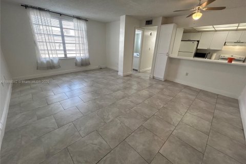 Copropriété à louer à North Miami, Floride: 1 chambre, 67.54 m2 № 1938994 - photo 7