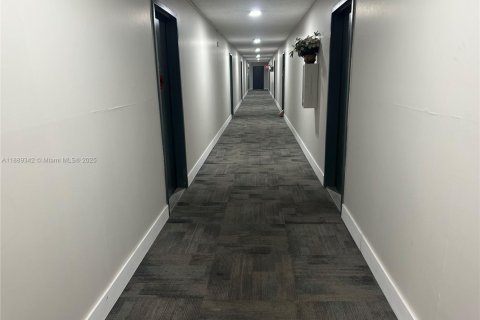 Copropriété à louer à North Miami, Floride: 1 chambre, 67.54 m2 № 1938994 - photo 6