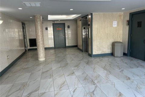 Copropriété à louer à North Miami, Floride: 1 chambre, 67.54 m2 № 1938994 - photo 3