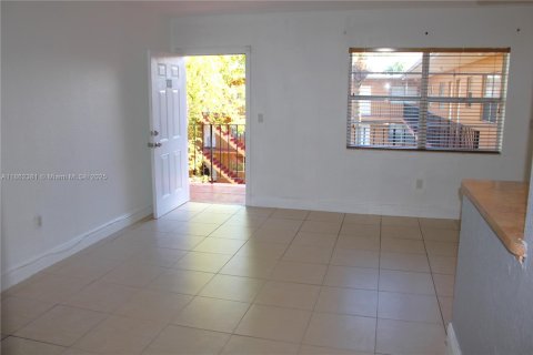 Condominio en venta en Hialeah, Florida, 1 dormitorio, 54.16 m2 № 1890275 - foto 24