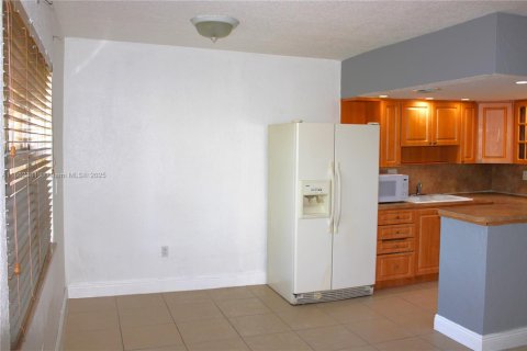 Condominio en venta en Hialeah, Florida, 1 dormitorio, 54.16 m2 № 1890275 - foto 21