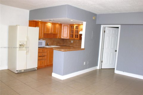 Condominio en venta en Hialeah, Florida, 1 dormitorio, 54.16 m2 № 1890275 - foto 20