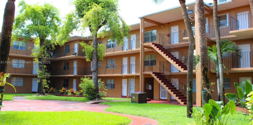 Condominio en Hialeah, Florida, 1 dormitorio № 1890275