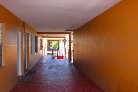 Condominio en venta en Hialeah, Florida, 1 dormitorio, 54.16 m2 № 1890275 - foto 19