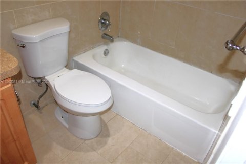Condominio en venta en Hialeah, Florida, 1 dormitorio, 54.16 m2 № 1890275 - foto 27