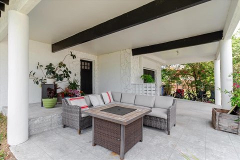 House in Tampa, Florida 4 bedrooms, 211.82 sq.m. № 1659582 - photo 3