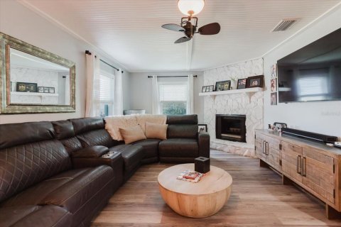 House in Tampa, Florida 4 bedrooms, 211.82 sq.m. № 1659582 - photo 10