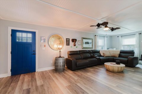 House in Tampa, Florida 4 bedrooms, 211.82 sq.m. № 1659582 - photo 7