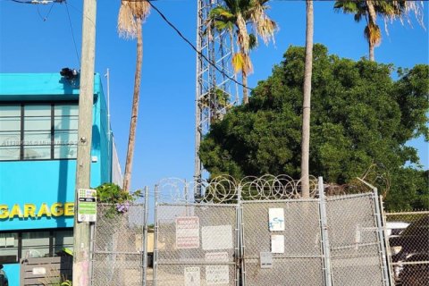 Commercial property in Miami, Florida № 1959086 - photo 8