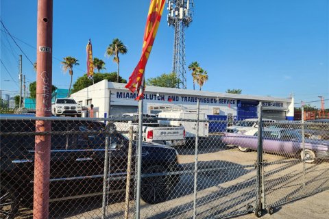 Commercial property in Miami, Florida № 1959086 - photo 2