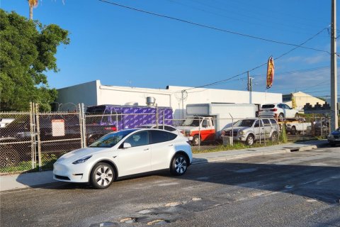 Commercial property in Miami, Florida № 1959086 - photo 3
