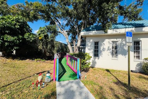 Commercial property in Sarasota, Florida 125.42 sq.m. № 2108553 - photo 2