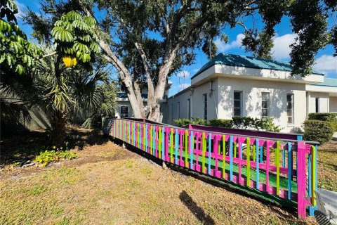 Commercial property in Sarasota, Florida 125.42 sq.m. № 2108553 - photo 4