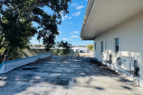 Commercial property in Sarasota, Florida 125.42 sq.m. № 2108553 - photo 18