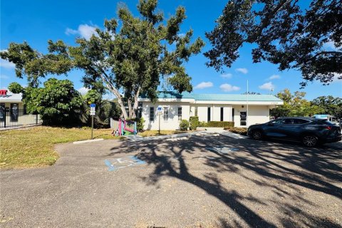 Commercial property in Sarasota, Florida 125.42 sq.m. № 2108553 - photo 19