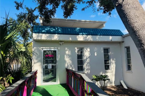 Commercial property in Sarasota, Florida 125.42 sq.m. № 2108553 - photo 6